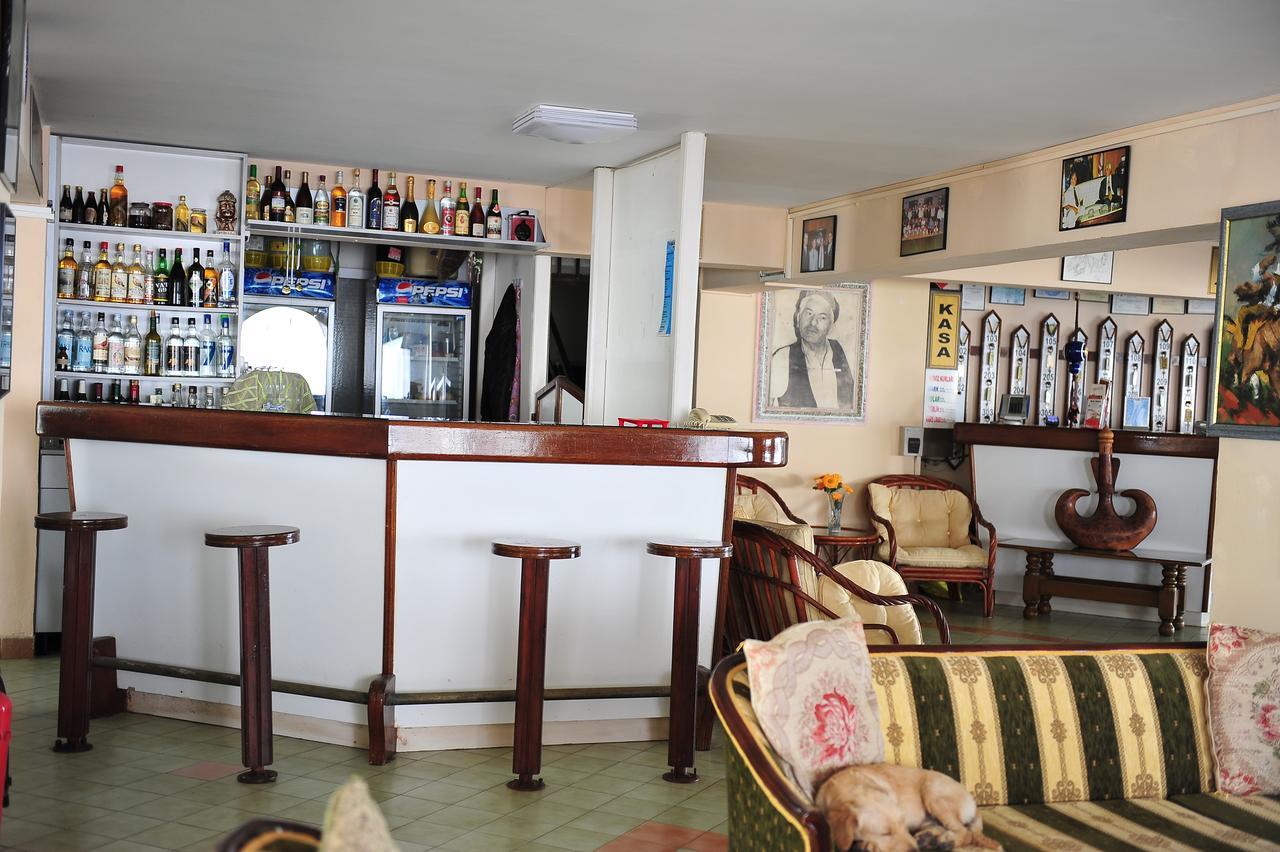 Kasgar Court Hotel Agia Varvara Ngoại thất bức ảnh
