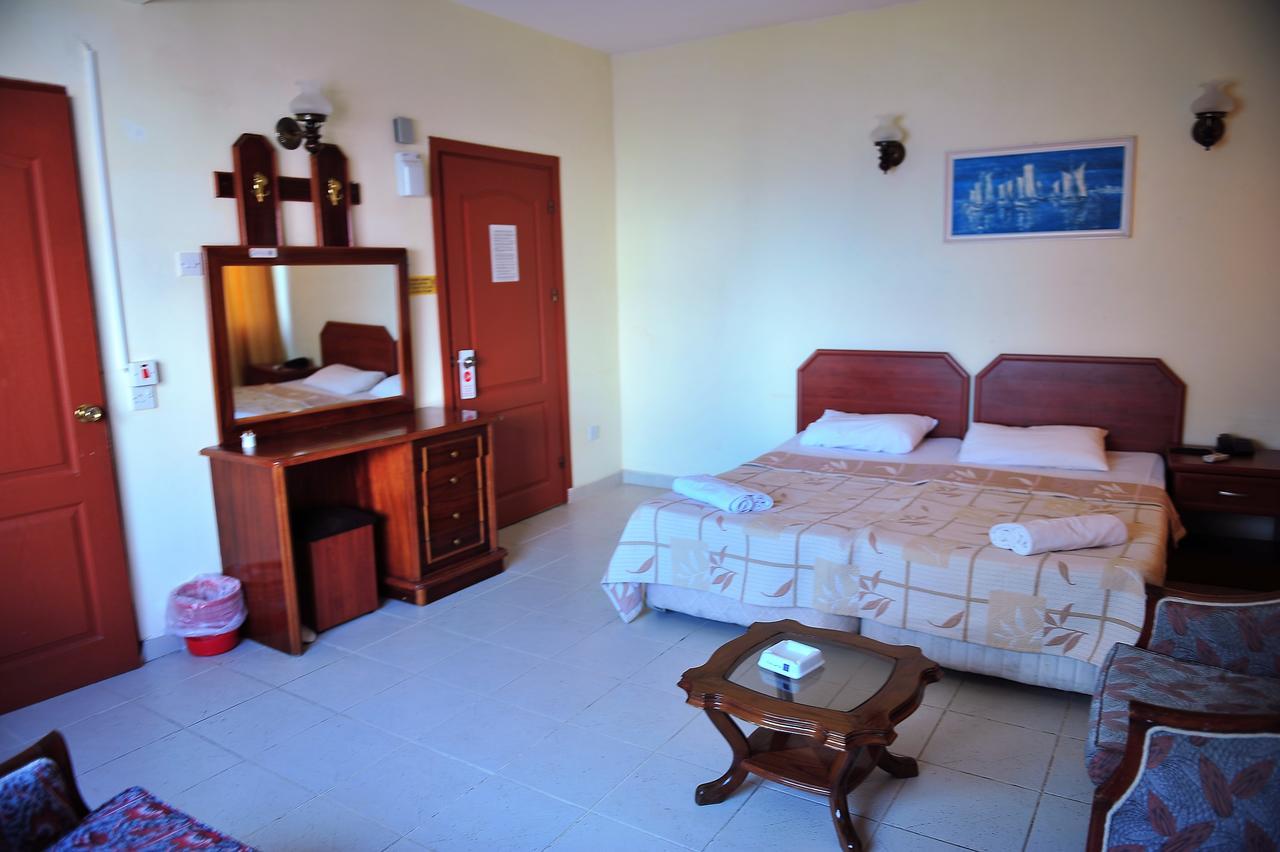 Kasgar Court Hotel Agia Varvara Ngoại thất bức ảnh